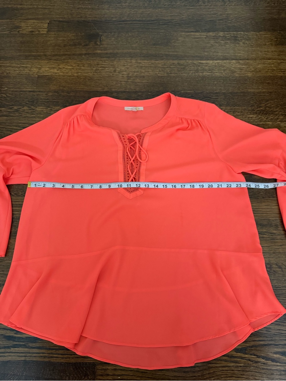 Gibson Latimer Coral Lace-Up Peplum Tunic - Picture 4 of 5